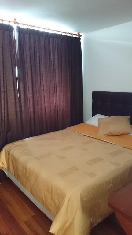 The Quito Guest House With Yellow Balconies For Travellers ห้อง รูปภาพ